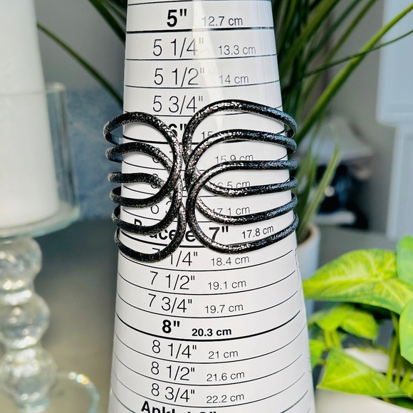 SALE Group of Vintage to Modern Art Deco Statement Bracelets, Set of 10 - Picture 12 of 16